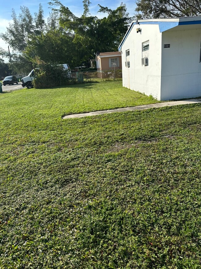 Photo - 5501 SW 32nd Ct Unidad North