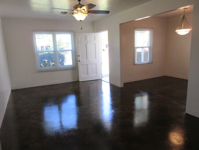 Photo - 119 W Elm St