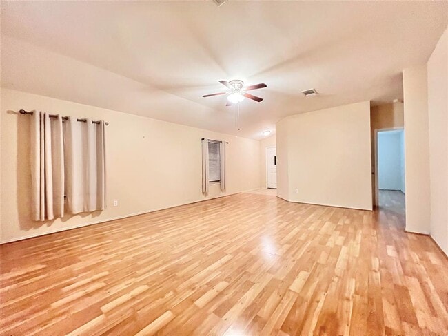 Building Photo - 222 Mossy Rock Dr