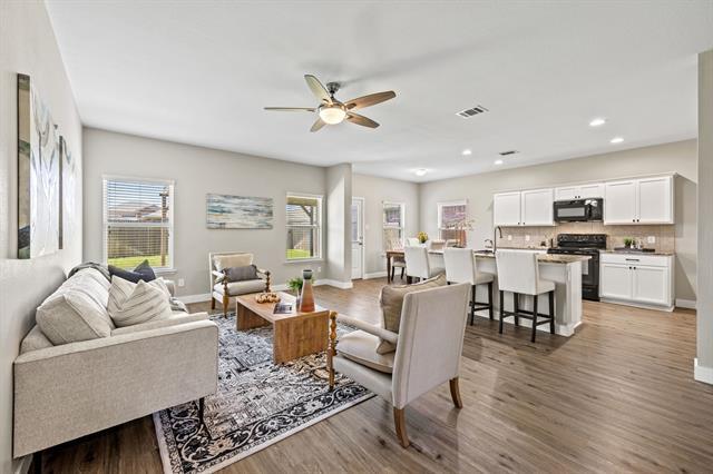 Photo - 2460 French St