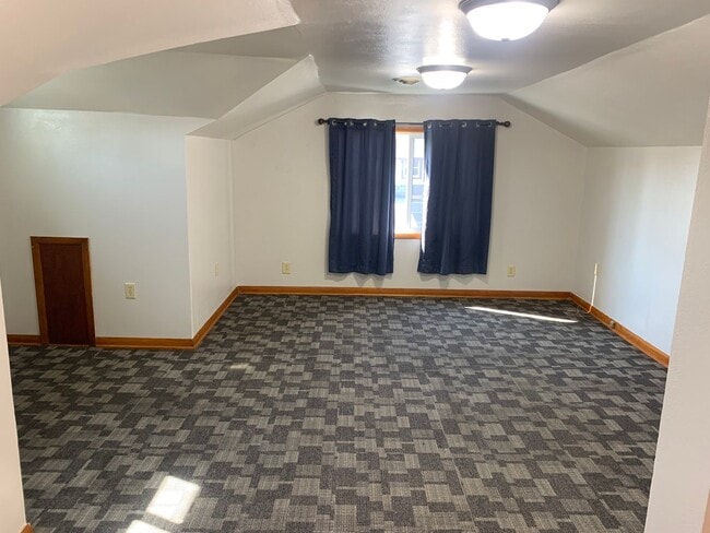 Building Photo - Smi310 Unit Smi310-2 Rental