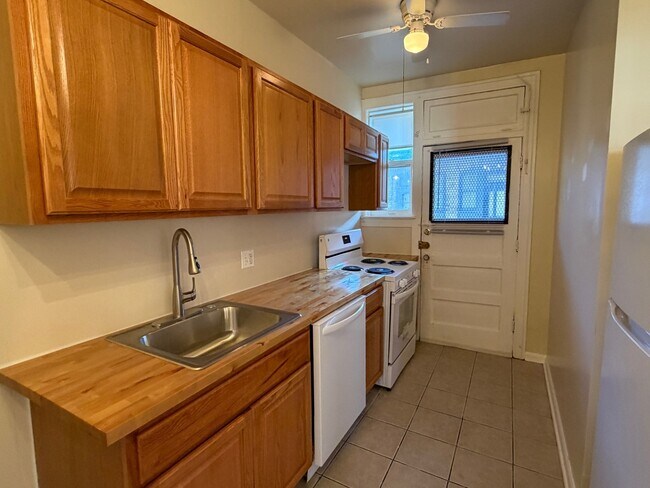 Photo - 1343 W Touhy Ave