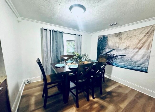 Photo - 7105 N 10th St