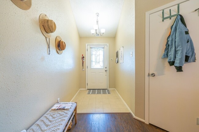 Photo - 421 Indianmeadow Dr