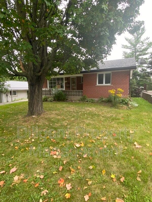 Photo - 927 Ellesmere Ave