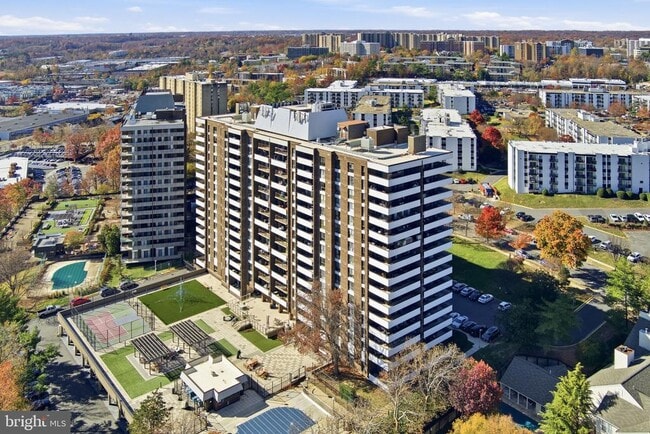 Building Photo - 250 S Reynolds St Unit 508