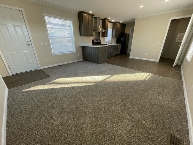 Photo - 38054 Versailles St