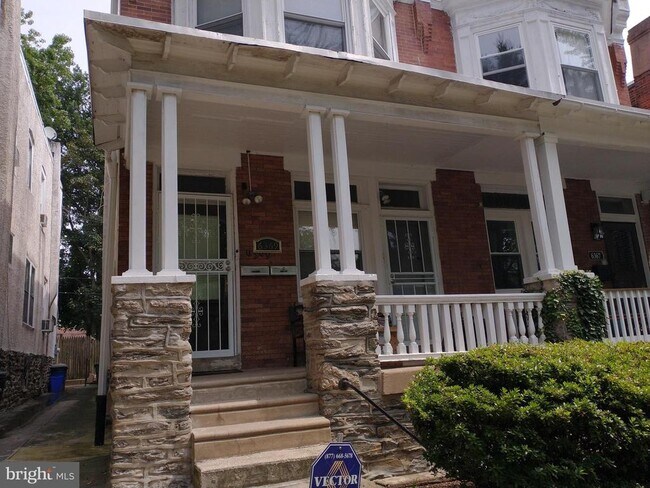 Building Photo - 6369 Sherman St Unit 2ND FLOOR