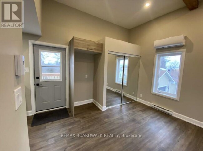 Photo - 4534 Ste-Catherine St Unit A