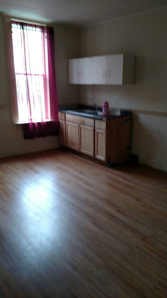 Photo - 22 Locust St