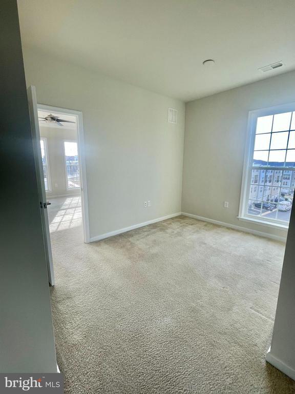 Photo - 42727 Toulouse Terrace