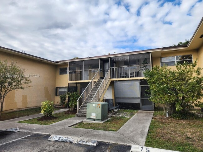 Building Photo - 15639 SW 73rd Cir Terrace Unit 7-8