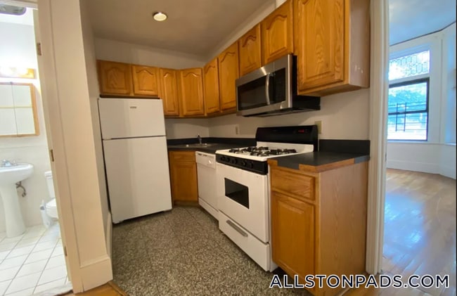 Building Photo - 1254 Commonwealth Ave Unit 4