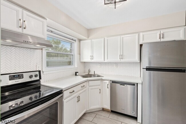 Kitchen - 34 Deanna Dr Unit 96