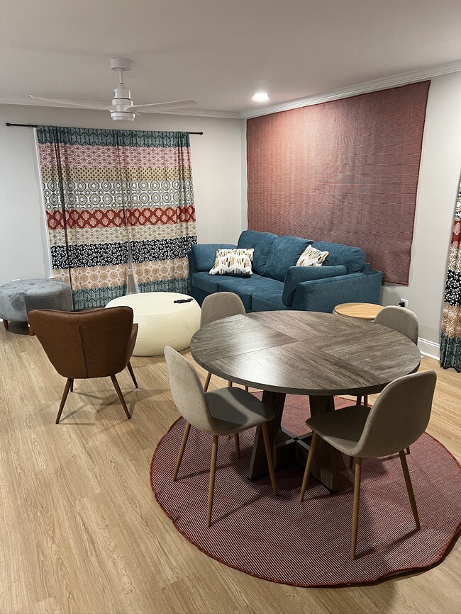 LR & DR (shared) - 2006 Linda Jones Ave Unit 3