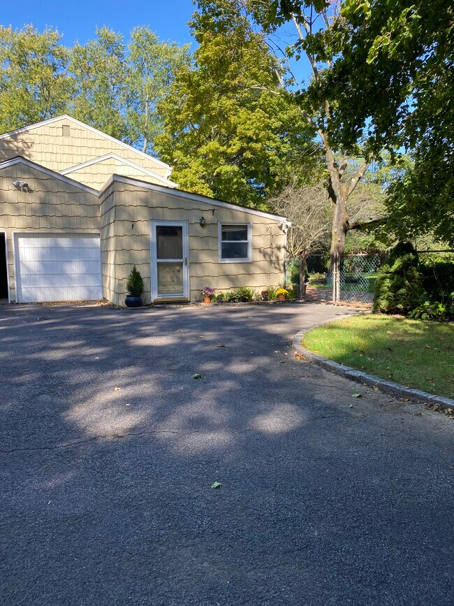 Photo - 271 Deforest Rd N Apartment