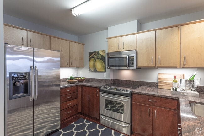 1BR, 1BA - 731 SF