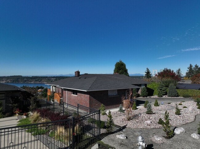 610 N Aurora Ave