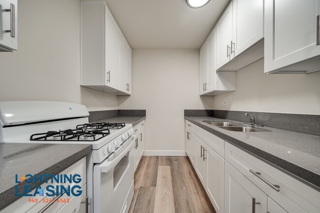 Building Photo - 3845 Gibraltar Ave Unit 7D Rental