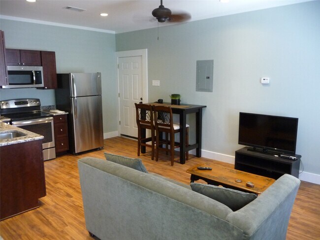 1009 Peden St