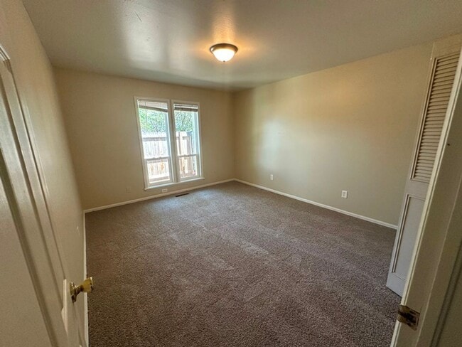 Photo - HUGE end-unit townhouse