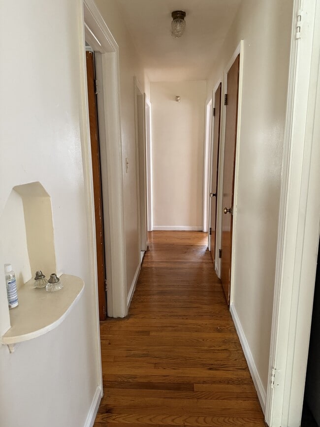 6142 Marseilles St