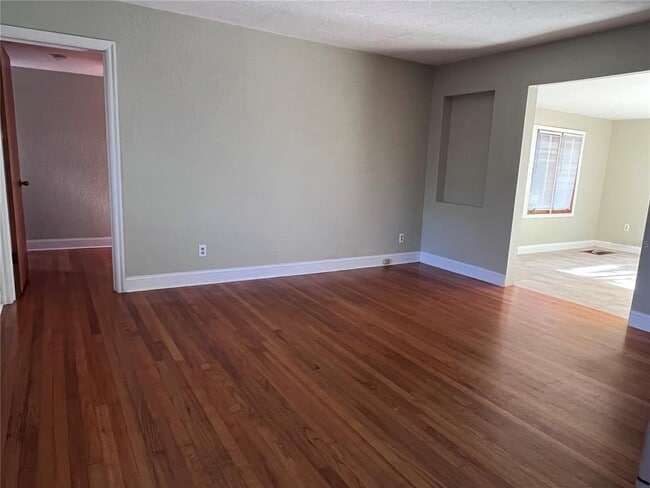 Photo - 12 S University Cir