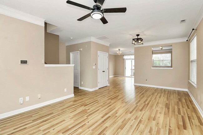 Photo - Beautiful End-Unit Townhome on a Prime Location!