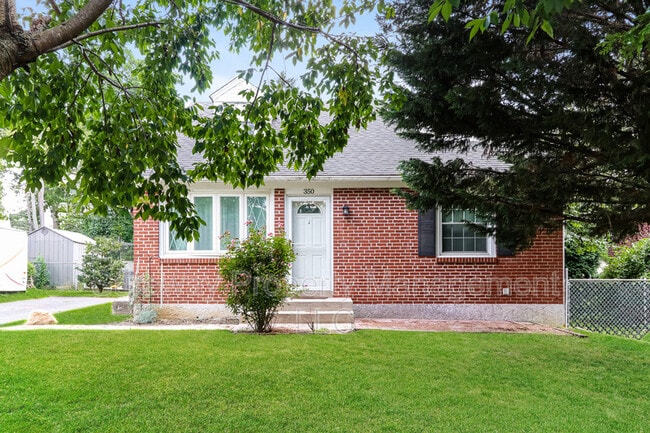 Building Photo - 350 Larchwood Rd Rental