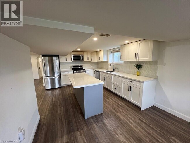 Photo - 176 Queensdale Ave E