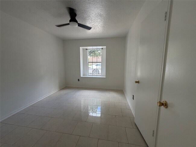Photo - 14407 Locke Ln