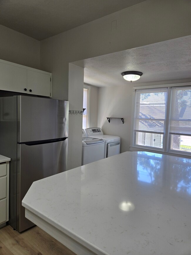 Photo - 613 7th Ave