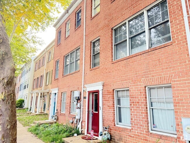 Building Photo - 866 Hr Dr SE Rental