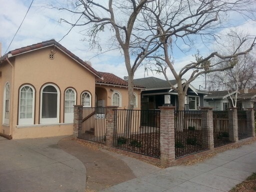 Building Photo - 455 E St John St Unit B