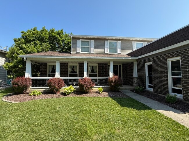 1550 W Goldengate Dr