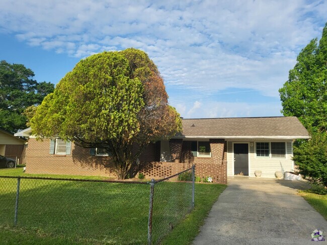 Building Photo - 303 Laverne Dr Rental