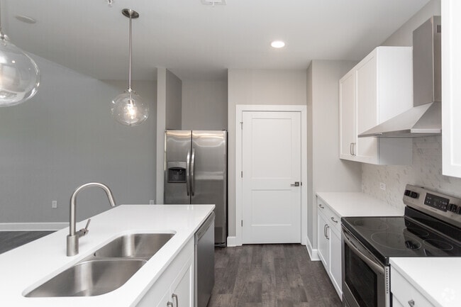 2BR, 2BA - 1386 SF