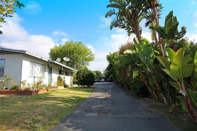 Costa Mesa Cottages