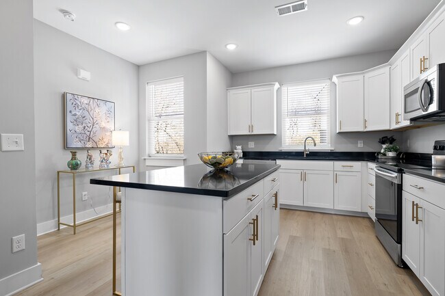 Photo - 1474 Stockyard Pl