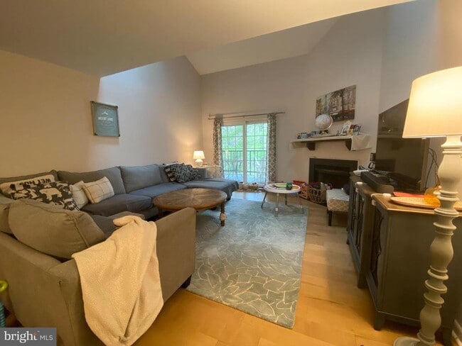 Photo - 240 Valley Stream Ln