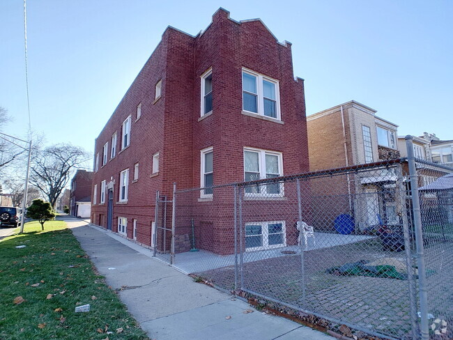 Building Photo - 2648 N Kildare Ave Unit 2N Rental