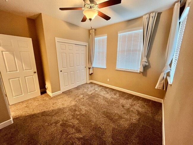 Photo - Beautiful 5bed 3 1/2 bath with SOLAR! Great location!