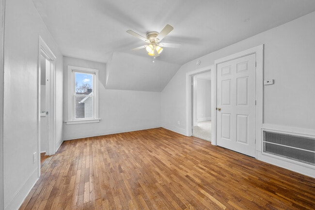 Photo - 1033 Helen St NE Unidad 2