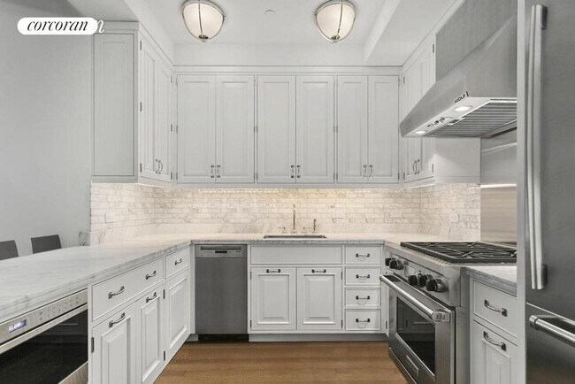 Photo - 160 W 12th St