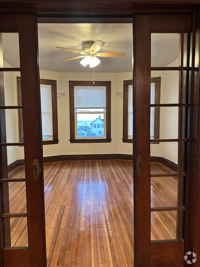 Building Photo - 368 Seaview Ave Unit 2nd floor Rental