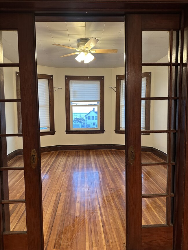 Building Photo - 368 Seaview Ave Unit 2nd floor Rental
