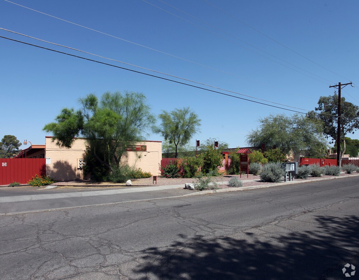 Cinnamon Square - Cinnamon Square Apartments
