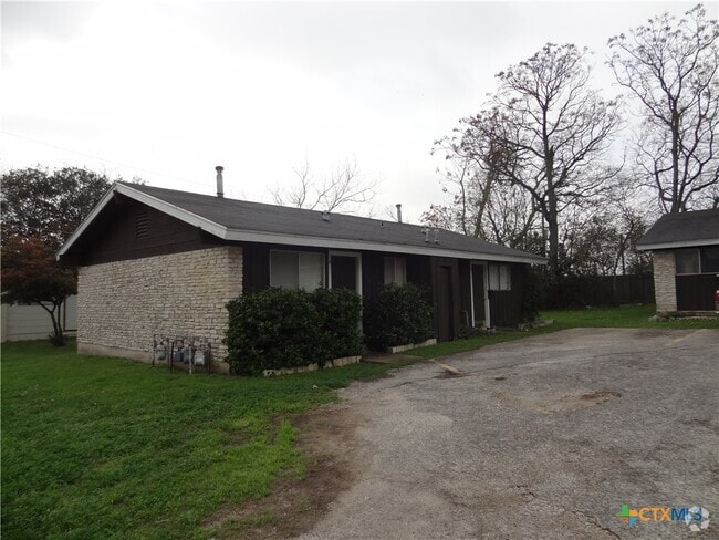 Building Photo - 1239 N LBJ Dr Unit B Rental