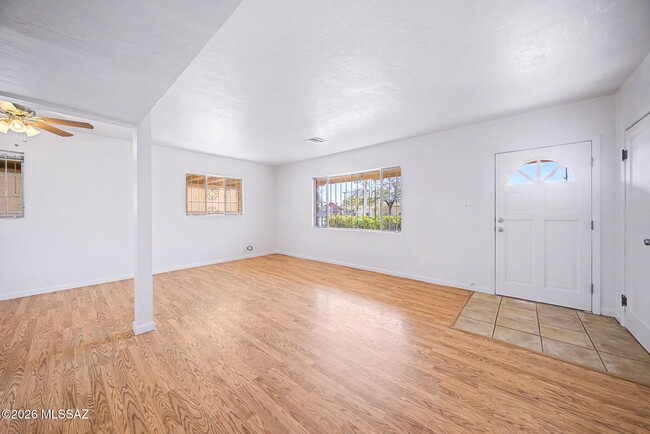 Photo - 2531 E 19th St