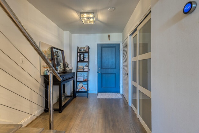 Photo - 2713 Ontario Rd NW Unit 4